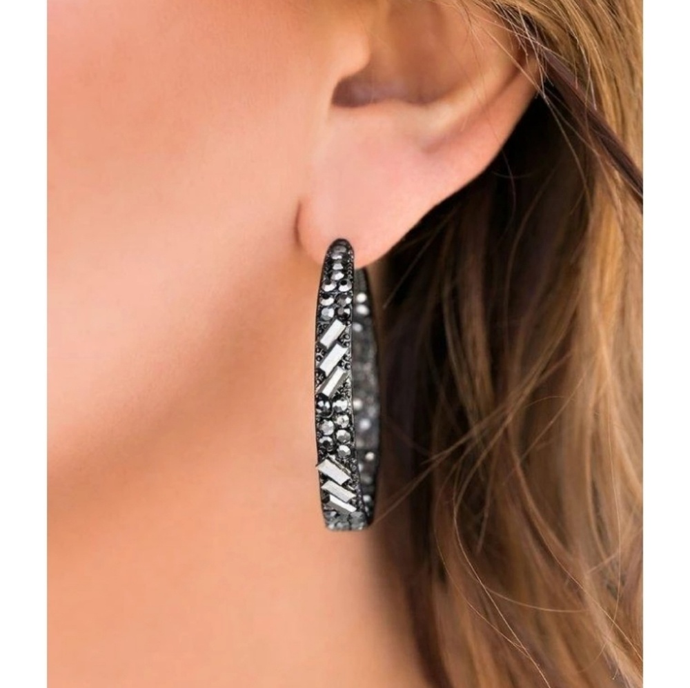 GLITZY BY ASSOCIATION  - Earrings